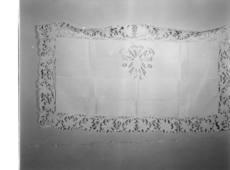motivi decorativi vegetali (tovaglia d'altare, opera isolata) - manifattura ligure (primo quarto sec. XX)