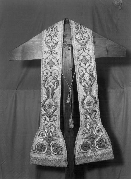 motivi decorativi vegetali/ motivi decorativi floreali (stola, elemento d'insieme) - manifattura ligure (seconda metà sec. XIX)