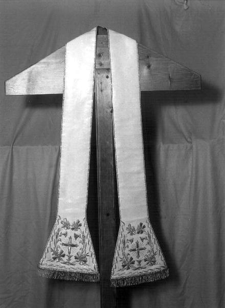 MOTIVI DECORATIVI VEGETALI/ MOTIVI DECORATIVI FLOREALI/ CROCE (stola, elemento d'insieme) - manifattura ligure (seconda metà sec. XIX)