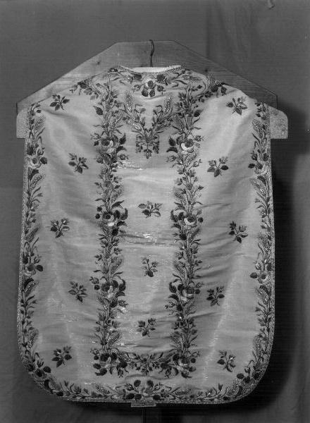 MOTIVI DECORATIVI FLOREALI/ SIMBOLI EUCARISTICI (pianeta, elemento d'insieme) - manifattura ligure (sec. XIX)