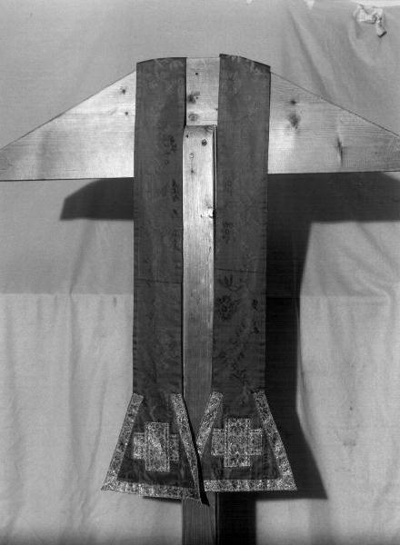 MOTIVI DECORATIVI FLOREALI (piviale, elemento d'insieme) - manifattura ligure (sec. XIX)