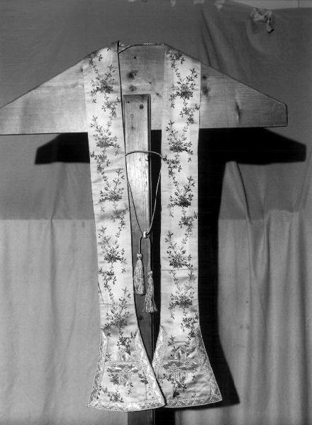 motivi decorativi floreali (stola, elemento d'insieme) - manifattura ligure (ultimo quarto sec. XVIII)