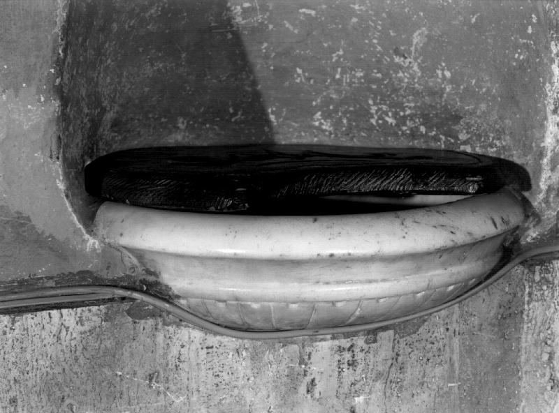 acquasantiera da parete, opera isolata - bottega ligure (sec. XVII)