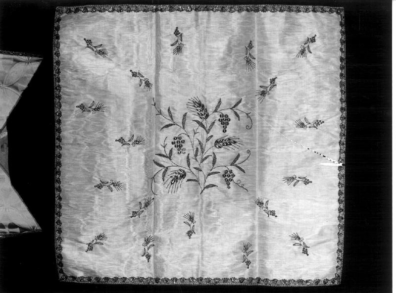 simboli eucaristici (velo di calice, elemento d'insieme) - manifattura ligure (secc. XIX/ XX)