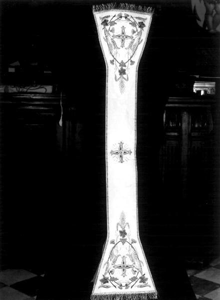 simboli eucaristici/ croce (manipolo, elemento d'insieme) - manifattura ligure (primo quarto sec. XX)