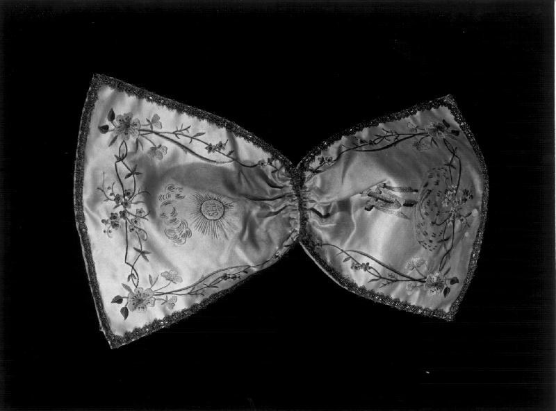 motivi decorativi floreali (conopeo di pisside, opera isolata) - manifattura ligure (primo quarto sec. XX)