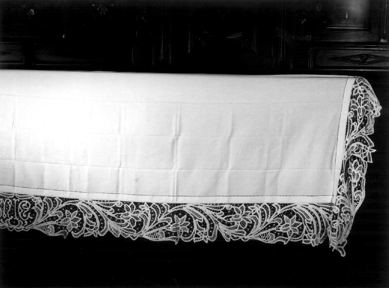 motivi decorativi floreali (tovaglia d'altare, opera isolata) - manifattura ligure (primo quarto sec. XX)