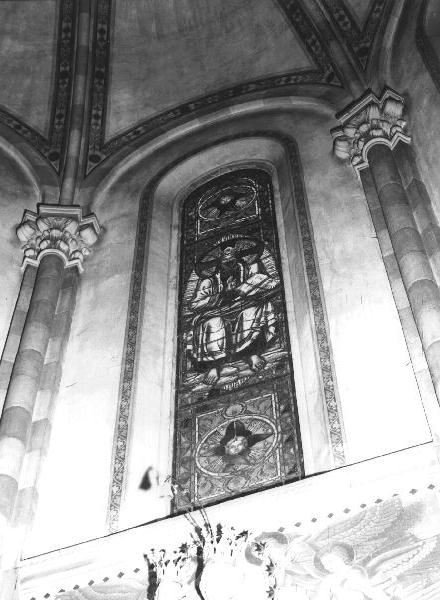 Cristo benedicente/ cherubini (vetrata, elemento d'insieme) di Polloni Guido & C (sec. XX)