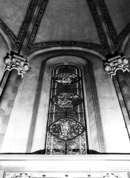 San Giovanni Evangelista/ ultima cena/ crocifissione (vetrata, elemento d'insieme) di Polloni Guido & C (sec. XX)