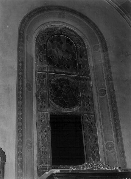 Santa Elisabetta d'Ungheria (vetrata, elemento d'insieme) di Polloni Guido & C (sec. XX)