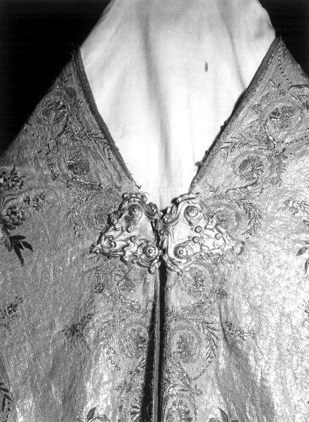 fermaglio di piviale, elemento d'insieme - PRODUZIONE LIGURE (seconda metà sec. XVIII)