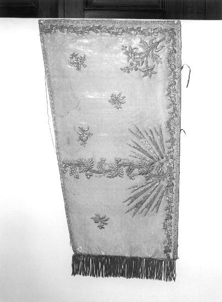 motivi decorativi a tralci di vite (conopeo di tabernacolo, coppia) - manifattura ligure (fine/inizio secc. XIX/ XX)