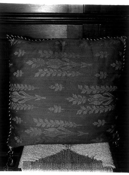 motivi decorativi vegetali (cuscino, opera isolata) - manifattura ligure (fine sec. XIX)