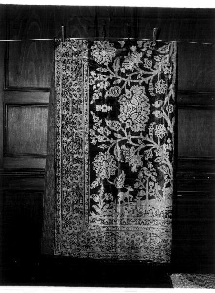 motivi decorativi floreali (tappeto, opera isolata) - manifattura italiana (fine/inizio secc. XIX/ XX)