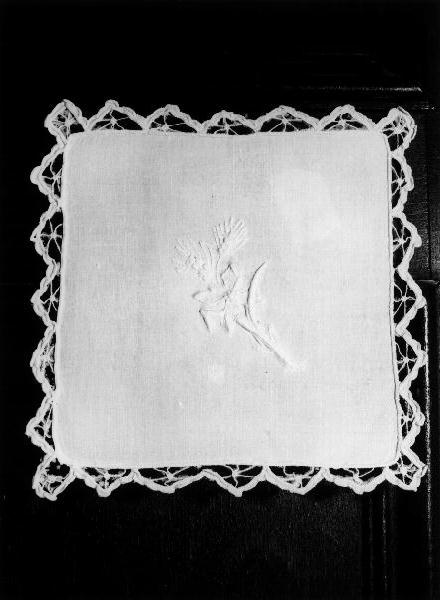 simboli eucaristici (palla, opera isolata) - manifattura ligure (prima metà sec. XX)