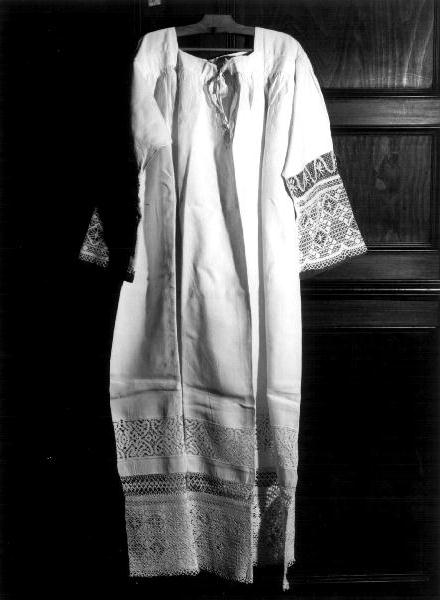 camice, opera isolata - manifattura ligure (prima metà sec. XX)