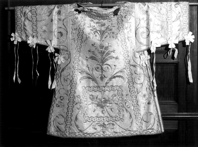 motivi decorativi a girali vegetali (dalmatica, coppia) - manifattura ligure (seconda metà sec. XIX)