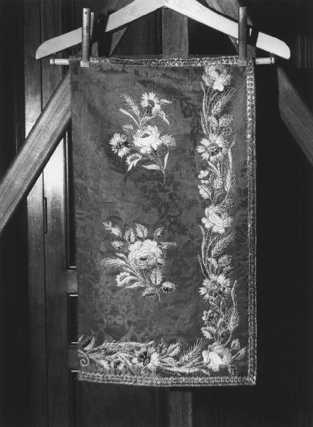 FIORI (tendina, opera isolata) - manifattura ligure (prima metà sec. XX)