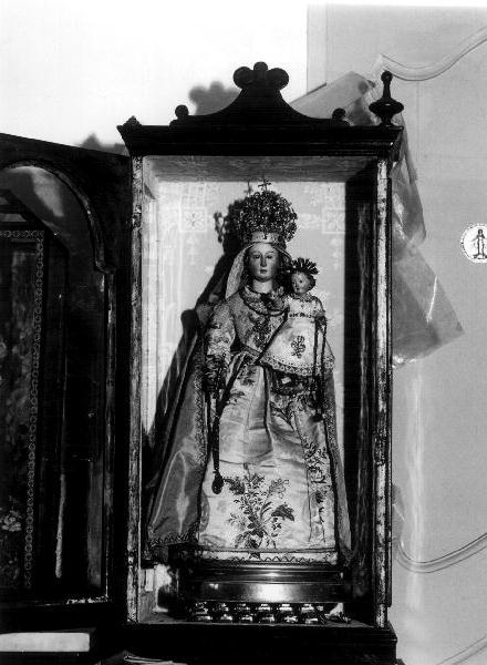 Madonna con Bambino (statua, opera isolata) - produzione romana (sec. XVIII, sec. XIX)