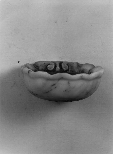 acquasantiera da parete, opera isolata - bottega ligure (sec. XVII)