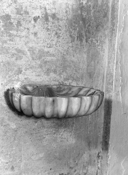 acquasantiera da parete, opera isolata - bottega ligure (secc. XVII/ XVIII)