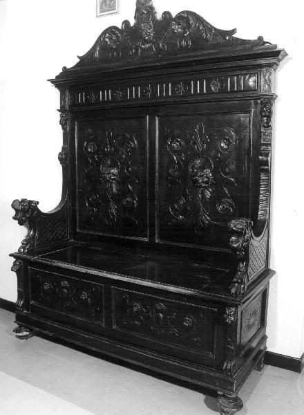 testa di leone/ motivi decorativi a volute (cassapanca, elemento d'insieme) - bottega ligure (ultimo quarto sec. XIX)