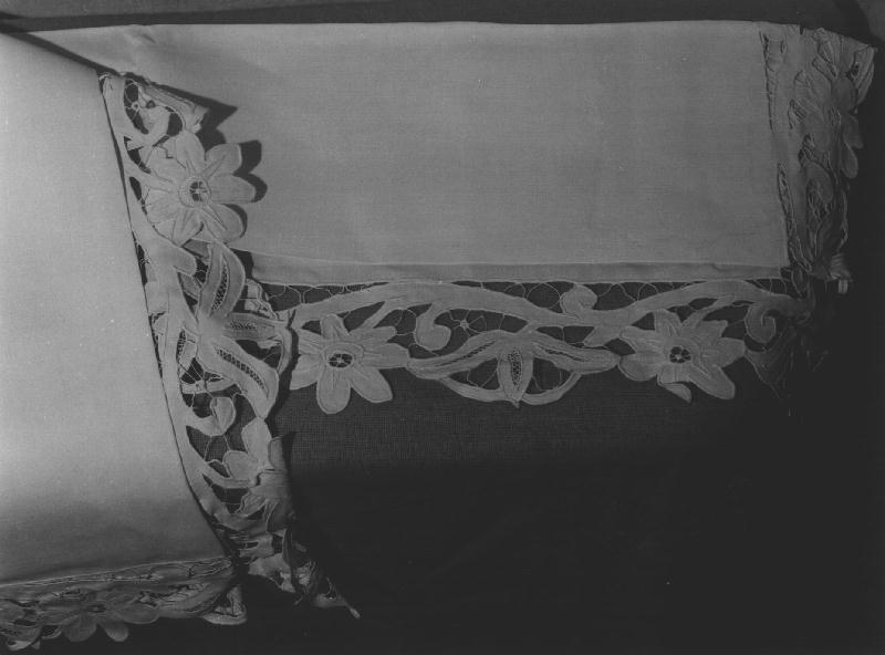 motivi decorativi floreali (tovaglia d'altare, opera isolata) - manifattura ligure (prima metà sec. XX)