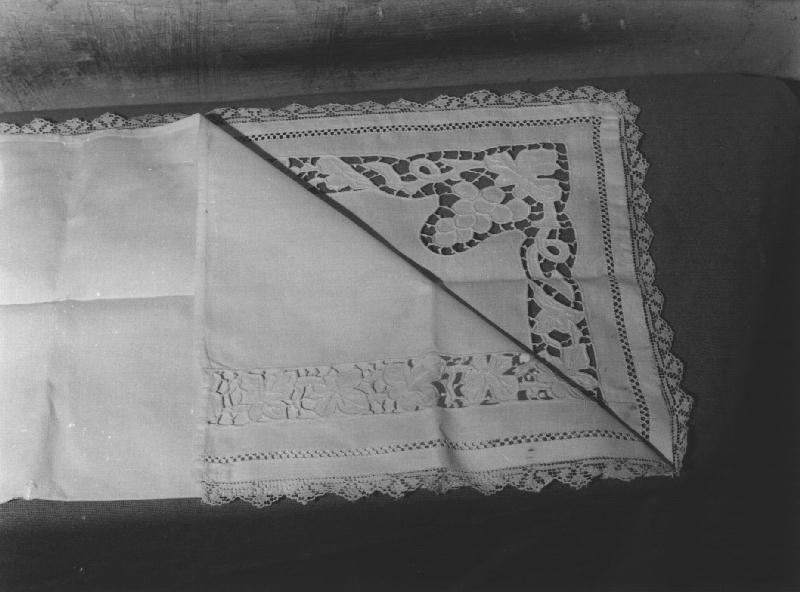 tovaglia d'altare, opera isolata - manifattura ligure (prima metà sec. XX)