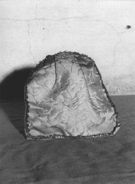 conopeo di pisside, opera isolata - manifattura ligure (secc. XIX/ XX)