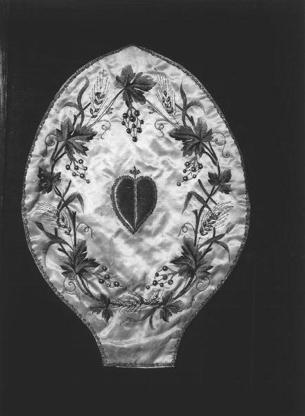 motivi decorativi a tralci di vite (copriostensorio, opera isolata) - manifattura ligure (prima metà sec. XIX)