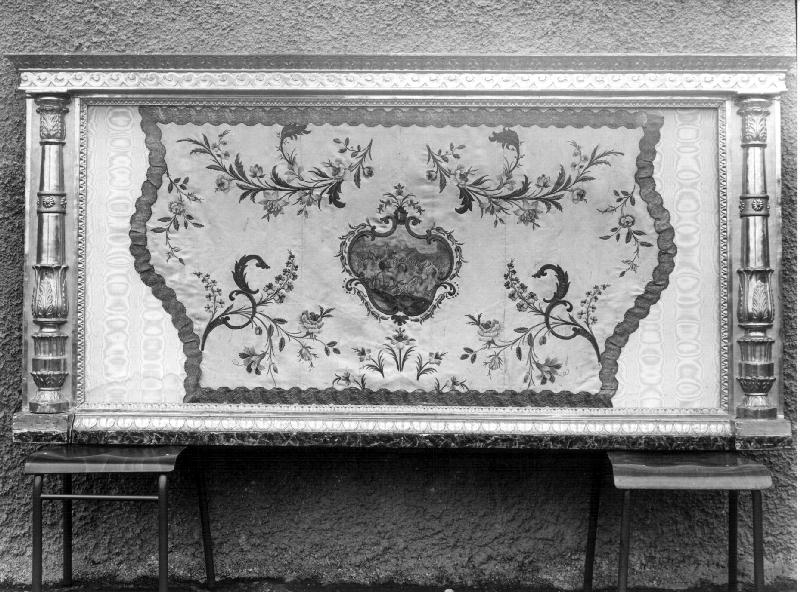 MOTIVI DECORATIVI ARCHITETTONICI/ MOTIVI DECORATIVI FLOREALI (cornice di paliotto, elemento d'insieme) - bottega ligure (prima metà sec. XIX)