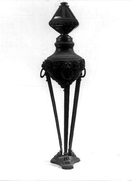 TESTA DI LEONE/ MOTIVI DECORATIVI FLOREALI (lampada pensile, coppia) - PRODUZIONE LIGURE (primo quarto sec. XX)