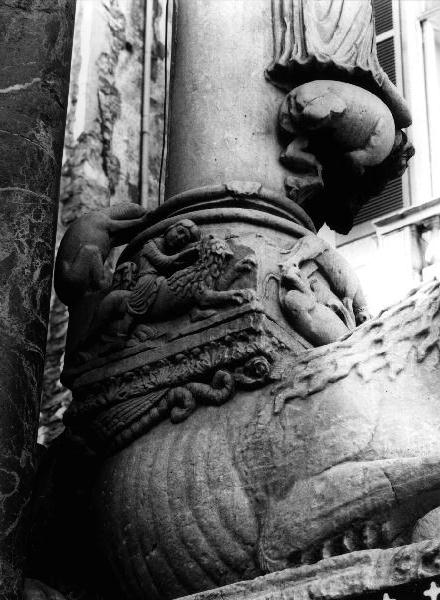 base di colonna, elemento d'insieme di Antelami Benedetto (scuola) (primo quarto sec. XIII)