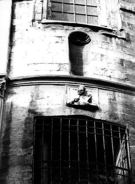 SANTO VESCOVO (rilievo, elemento d'insieme) - bottega ligure (prima metà sec. XV)