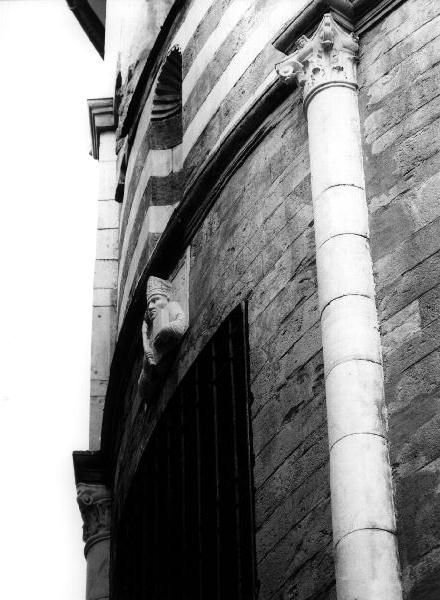 SANTO VESCOVO (rilievo, elemento d'insieme) - bottega ligure (prima metà sec. XV)