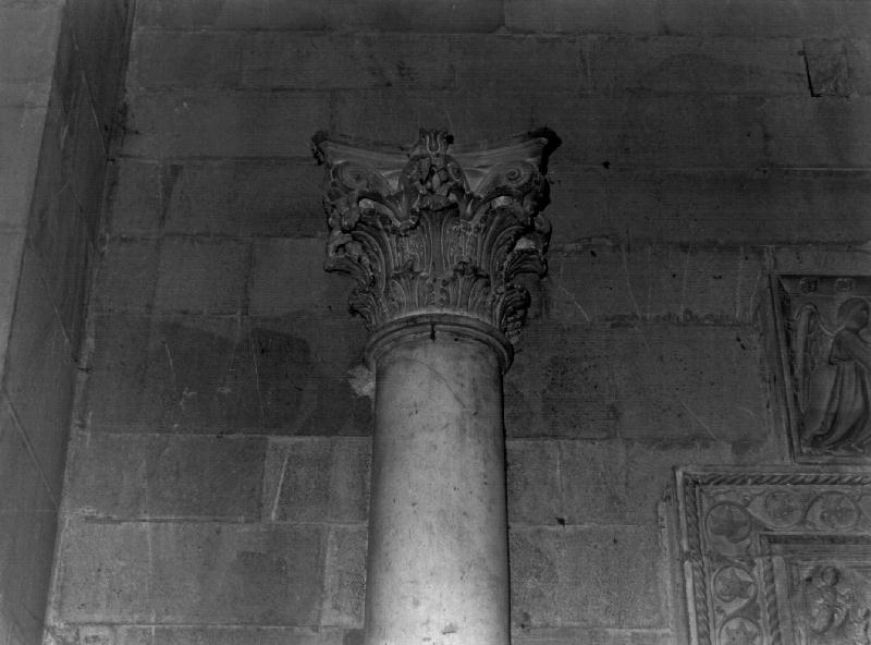 motivi decorativi vegetali (capitello composito, coppia) - bottega genovese (sec. XV)