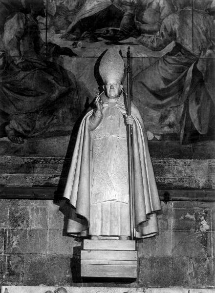 cardinale Pietro Boetto (statua, elemento d'insieme) di Galletti Guido (sec. XX)