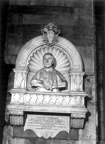 monumento funebre, elemento d'insieme di Lavezzari Vittorio (sec. XX)