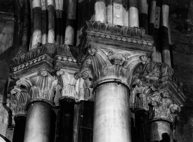 capitello, opera isolata - bottega francese (sec. XIII)