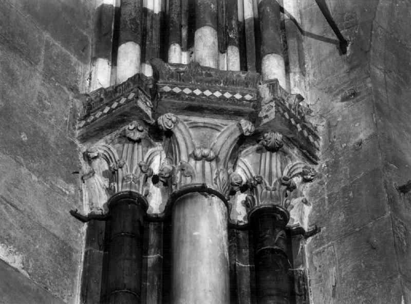 capitello, opera isolata - bottega francese (sec. XIII)
