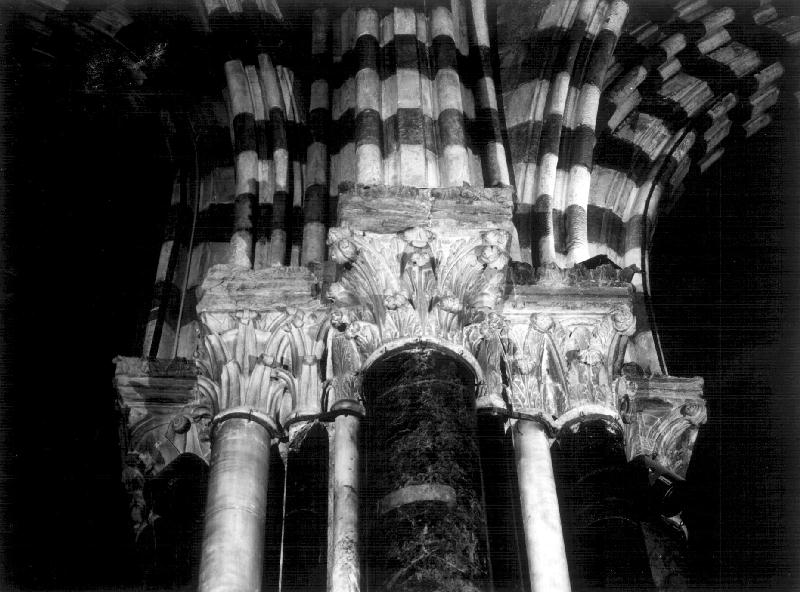 capitello, opera isolata - bottega francese (sec. XIII)