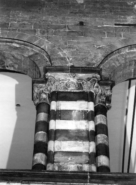 capitello, elemento d'insieme - bottega ligure (primo quarto sec. XIV)