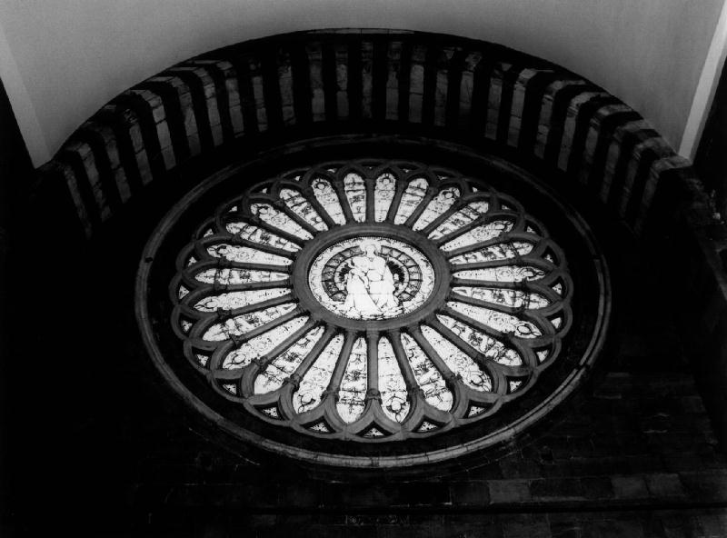 Madonna con Bambino in trono/ angeli (rosone, opera isolata) di Bertini Pompeo (sec. XIX)