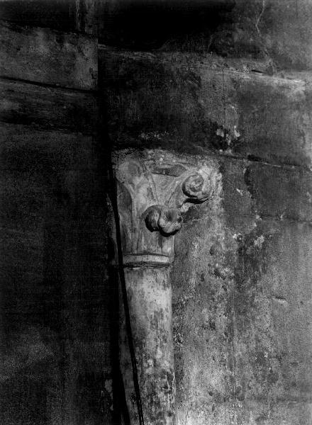 capitello, opera isolata - bottega ligure (prima metà sec. XIV)