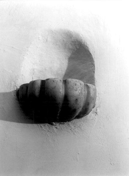 acquasantiera da parete, opera isolata - bottega genovese (prima metà sec. XVI)