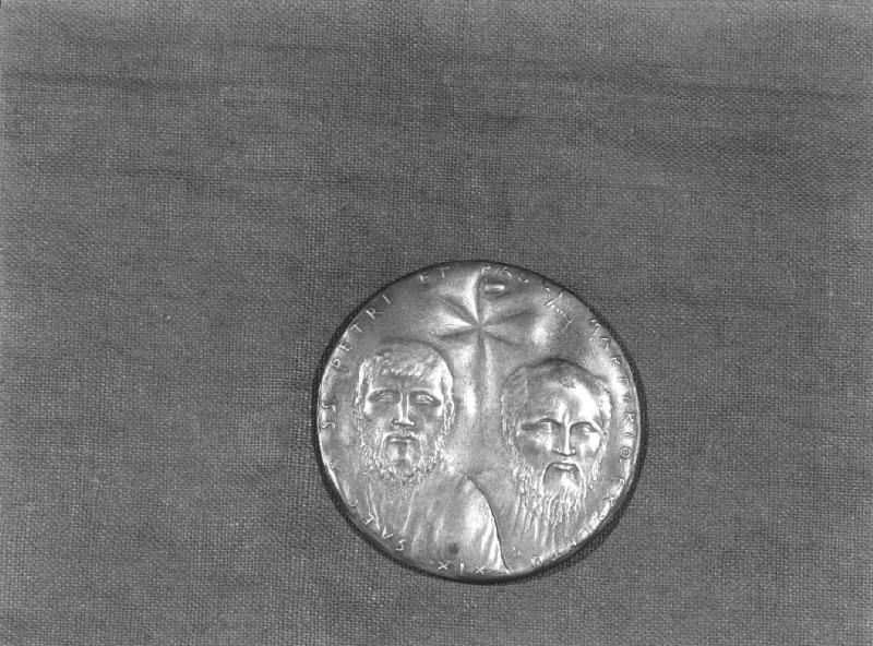 papa Paolo VI/ Santi Pietro e Paolo (medaglia pontificia, opera isolata) - bottega romana (terzo quarto sec. XX)