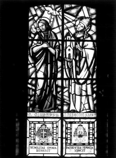 San Giuseppe/ San Gregorio (vetrata, elemento d'insieme) di Albertella Raffaele (terzo quarto sec. XX)
