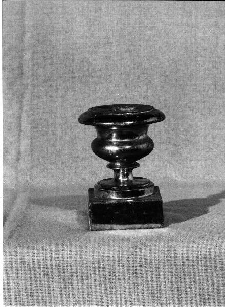 vaso da fiori, coppia - bottega genovese (secc. XIX/ XX)