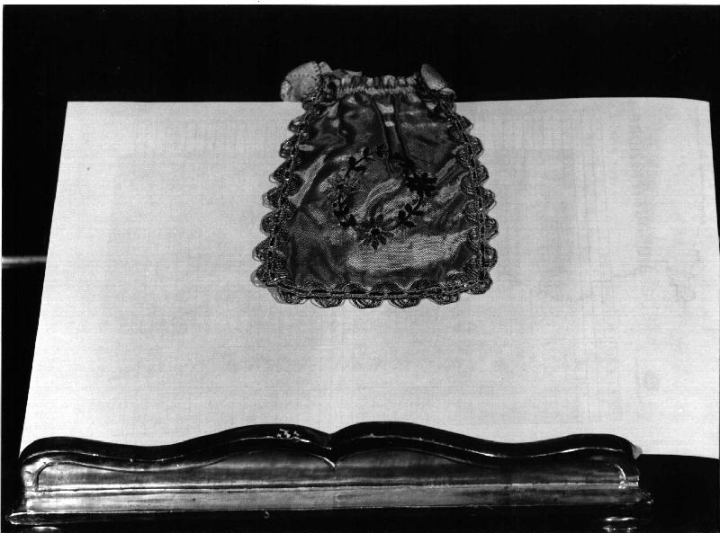 motivi decorativi floreali (conopeo di pisside, opera isolata) - manifattura ligure (prima metà sec. XX)