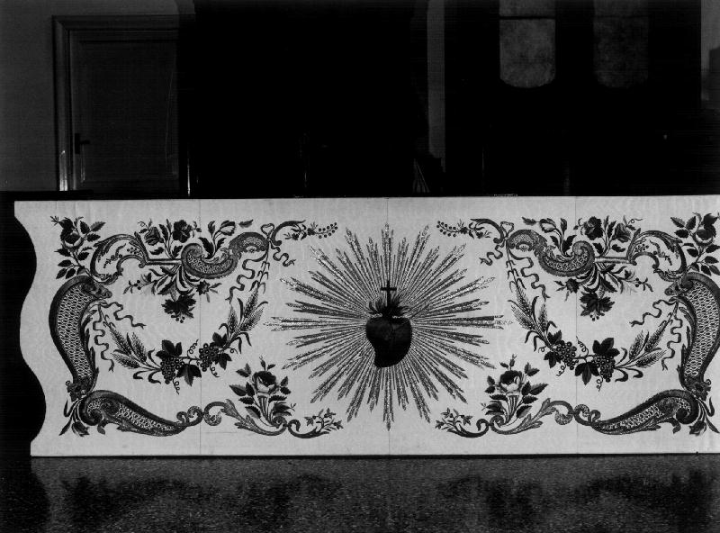 Sacro Cuore di Gesù/ motivi decorativi floreali (paliotto, opera isolata) - manifattura italiana (seconda metà sec. XIX)